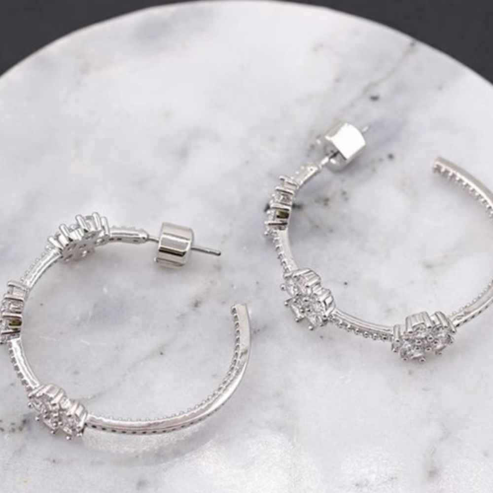 New Kate Spade GLEAMING GARDENIA FLOWER HOOPS - Picture 14 of 16
